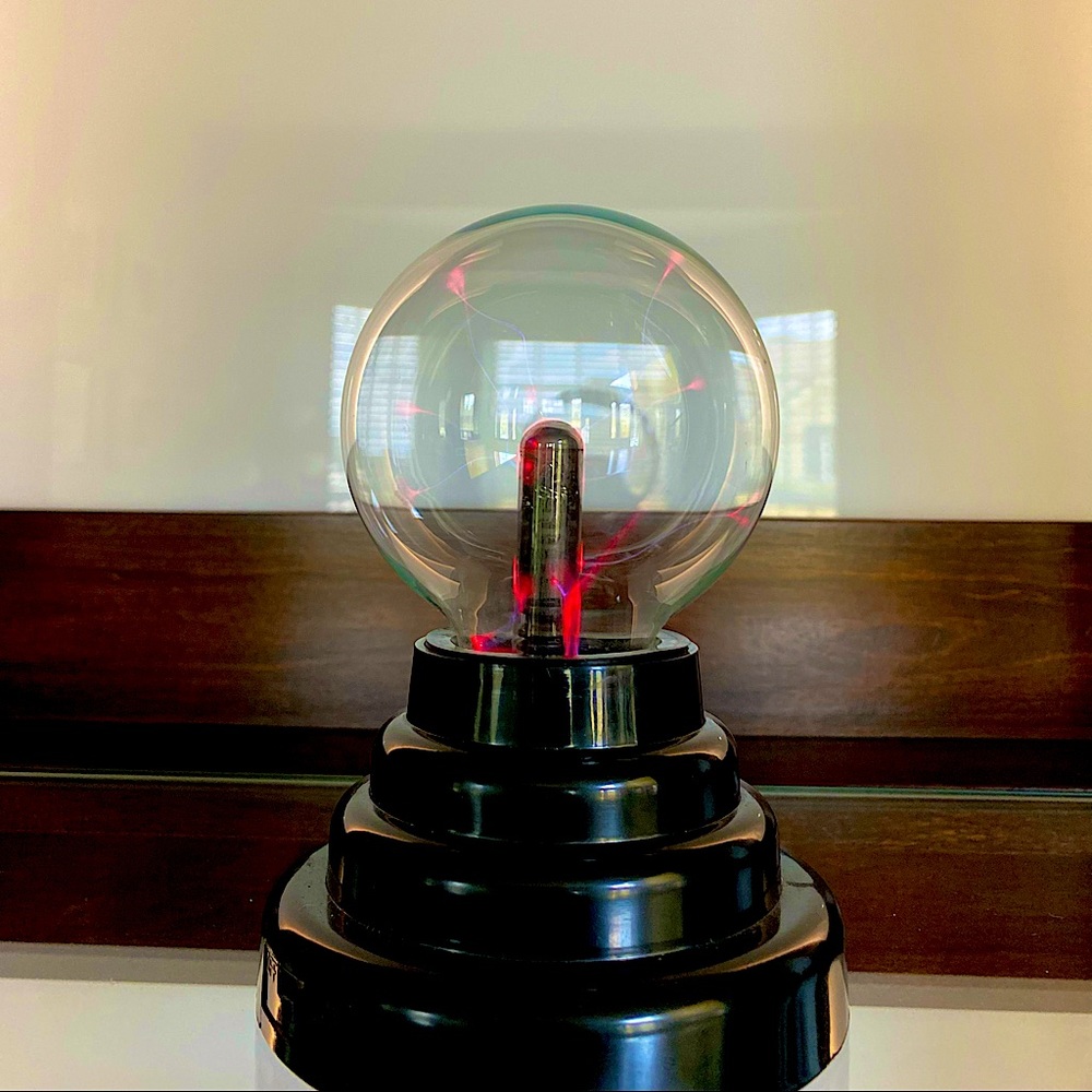 Plasma Globe. Battery powered. Fun toy!